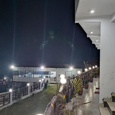 Sparkle Hotel Nanda Rishīkesh Extérieur photo